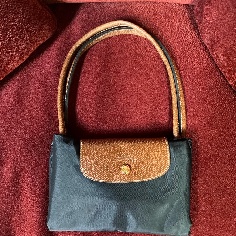 EUC. Longchamp, black nylon tote.
